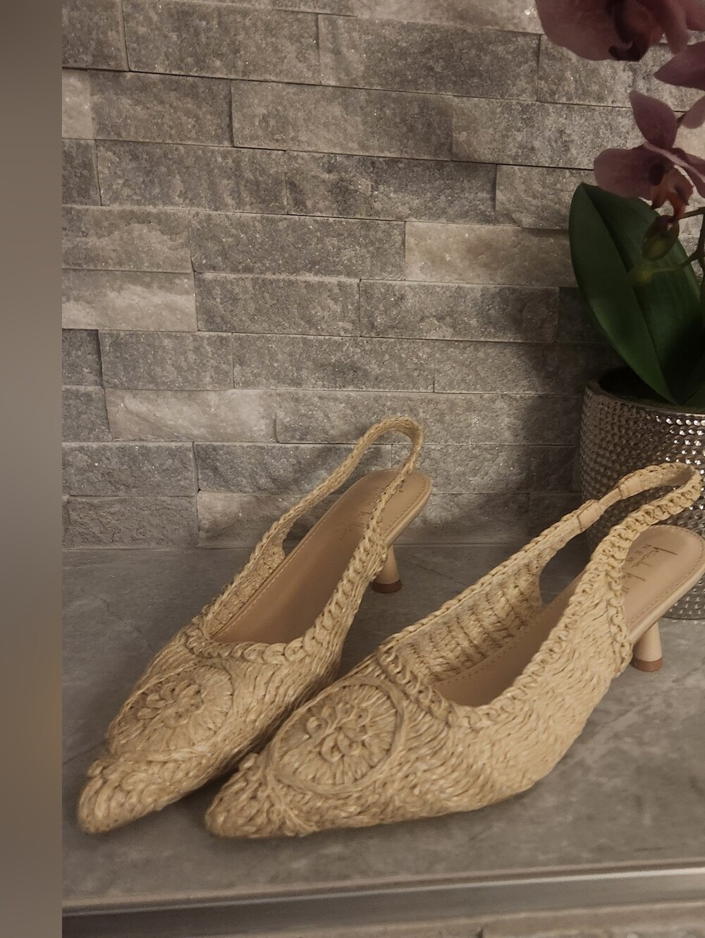 NEW - Woven Raffia Style Slingback Kitten Heels in Natural
